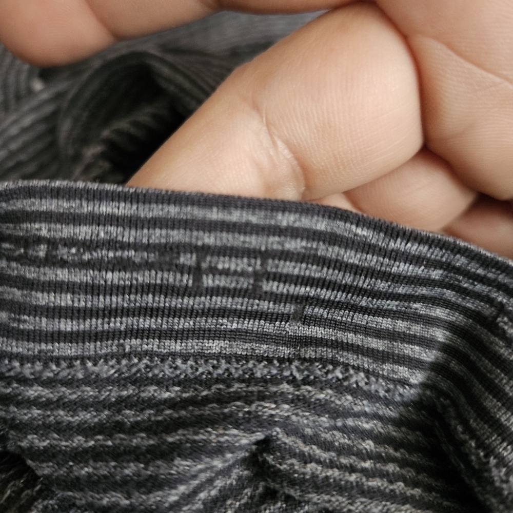 Lululemon Swiftly Tech Long Sleeve  Top Sz 4 Metal Dark Gray Micro Stripe - Picture 7 of 7